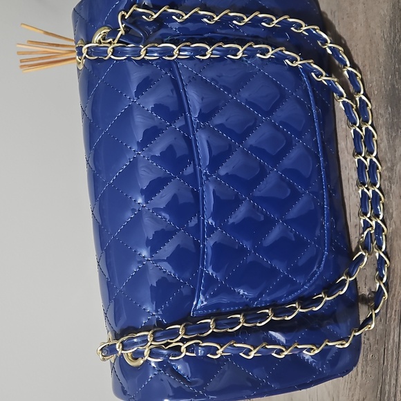 Elegant Blue Quilted Shoulder Bag - Picture 8 of 8